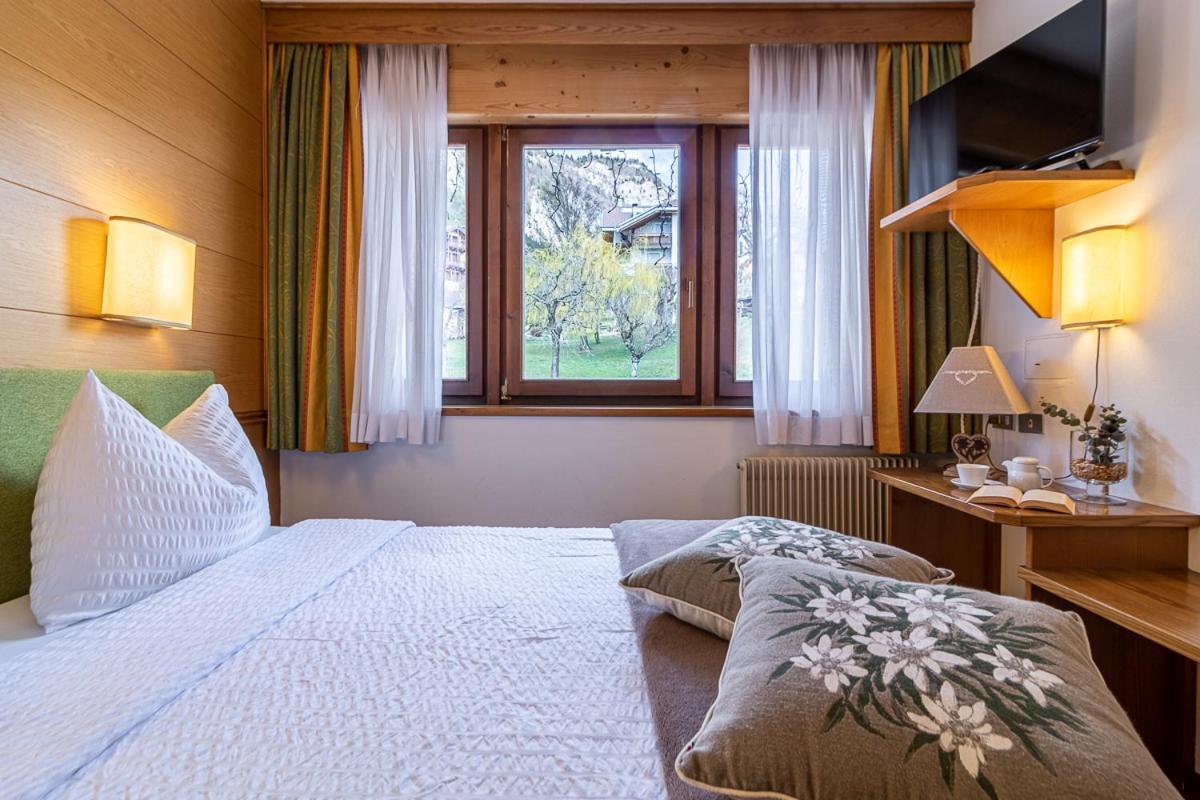 Hotel Arcobaleno Fai della Paganella Ngoại thất bức ảnh